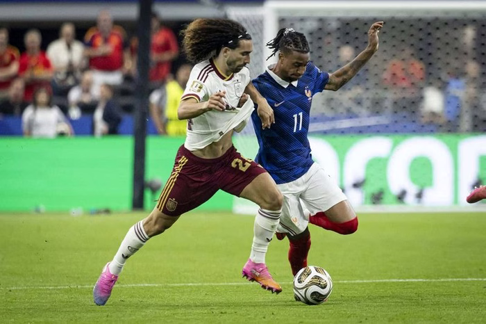 „Du hast ihn fertig gemacht!“: Spanien-Stars verspotten Michael Olise