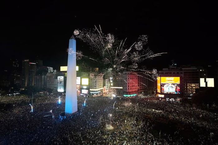 Fuegos artificiales hasta las 4 y un cambio de hotel: así vivió la semifinal la selección inglesa de rugby en Buenos Aires