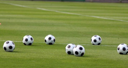 National 1 : Saint-Priest s'offre deux joueurs, Montlouis recrute un attaquant, Locminé un milieu