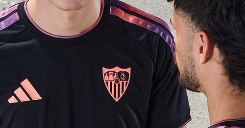 La tercera equipación del Sevilla FC, inspirada en los atardeceres de la ciudad