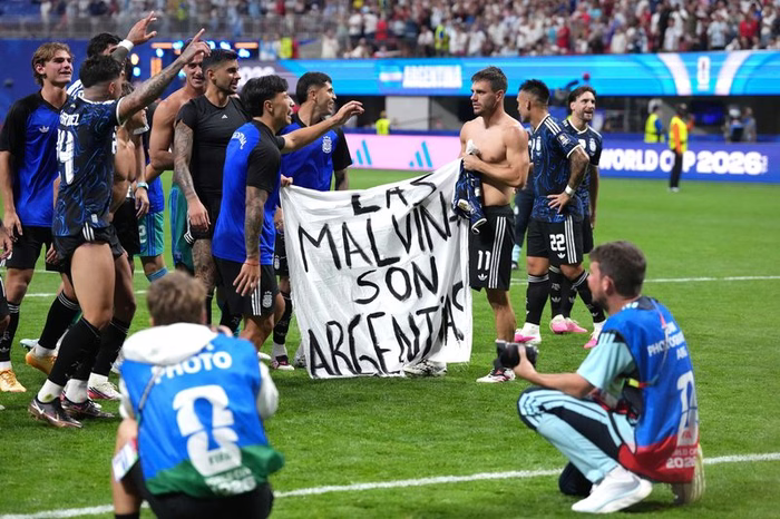 Banner: Argentinien droht nach WM