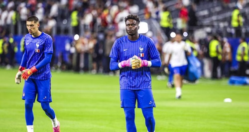 Équipe de France : touché au mollet, un Bleu écourte sa séance d’entraînement