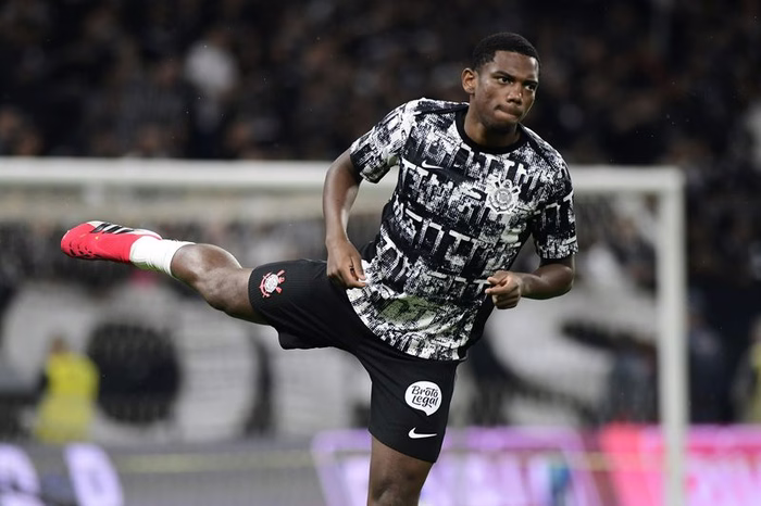 Juventus tem interesse em contratar o volante André, do Corinthians