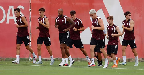 El Sevilla espera ofertas por Juanlu, una de las ventas que no termina de aclararse