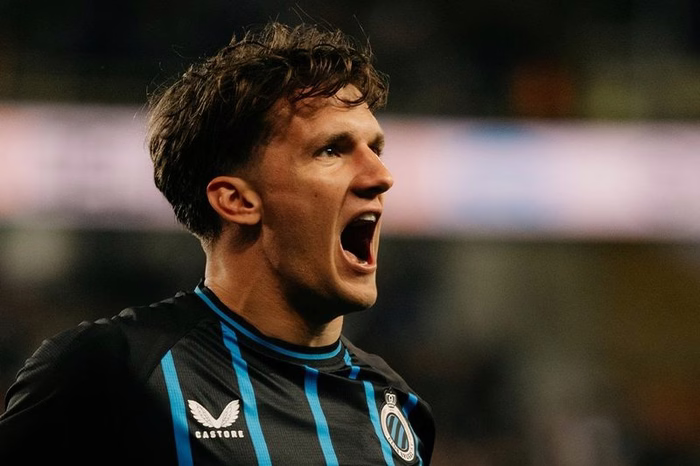 Arsenal acerta a contratação de atacante grego do Club Brugge