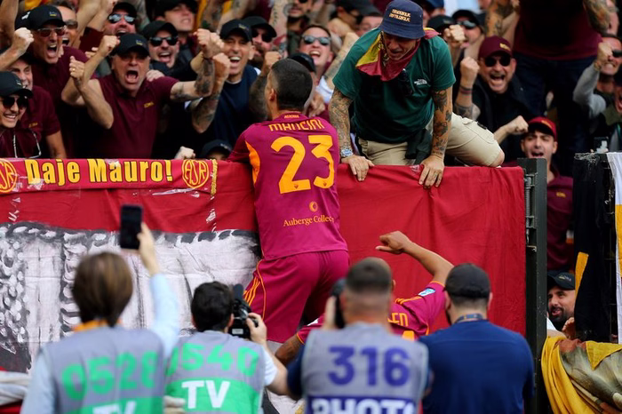 Liverpool, Iraola: "Ci serve un esterno diverso da Salah"