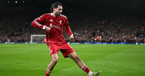 Meia húngaro Dominik Szoboszlai renova com o Liverpool