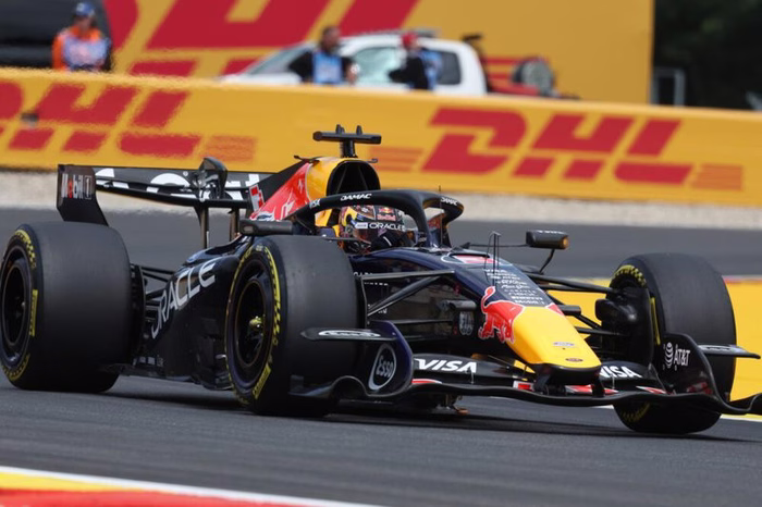 F1, Verstappen davanti alle Ferrari nelle FP1 a Spa. Avvio molto difficile per Antonelli e Mercedes