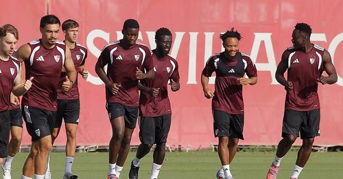 Akor no viaja a Polonia a la espera de resolver su posible salida del Sevilla
