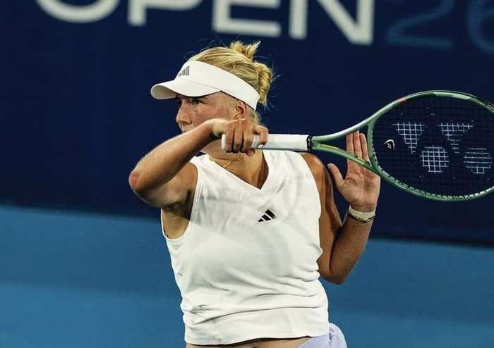 Tauson e Krejcikova avançam às quartas em Atenas com "pneus"