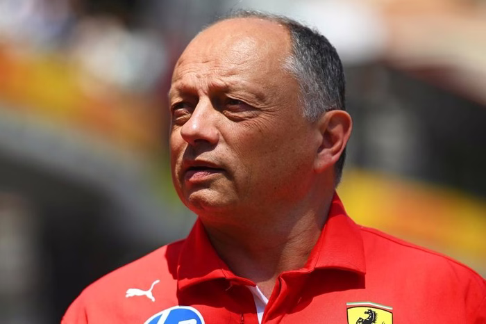 F1: Ferrari explica 'azar' de Leclerc com bandeira amarela no quali; Hamilton cita mudança no carro após batida no TL3