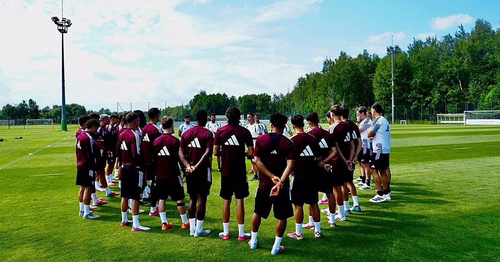 García Plaza entrena al Sevilla FC en el Cracovia Training Center