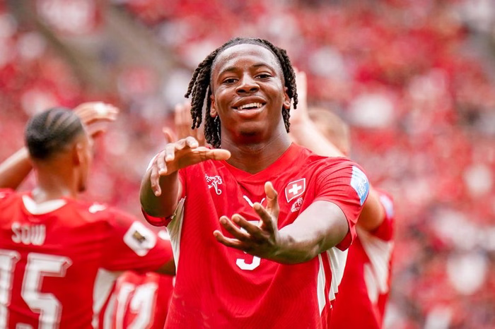 Johan Manzambi wechselt zu Aston Villa – SC Freiburg kassiert 70 Millionen Euro