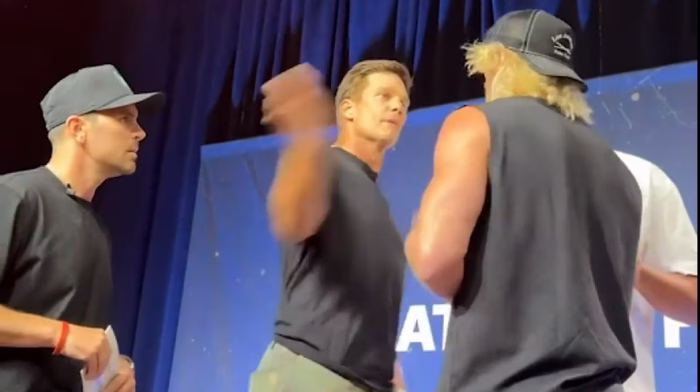 VIDEO Tom Brady, schiaffo a Logan Paul: cosa è successo?