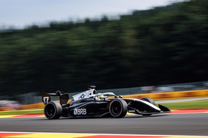 F3: Pedro Clerot larga da terceira fila na sprint da Bélgica