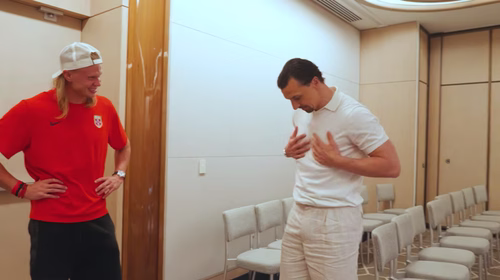 VIDEO Ibrahimovic sfotte Haaland: "Ecco perché io sono miliardario e tu no"