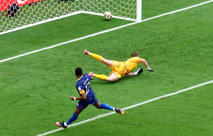 Mbappé supera Messi e é o maior artilheiro da história da Copa