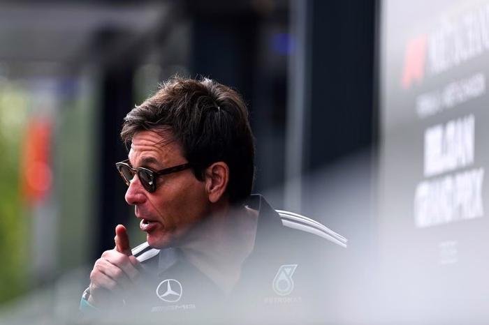 F1: "Carros com motor Mercedes tiveram problemas", diz Wolff