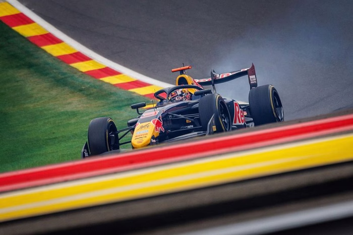 F3: Rivera vence corrida 2; Clerot é 14º e Barrichello abandona