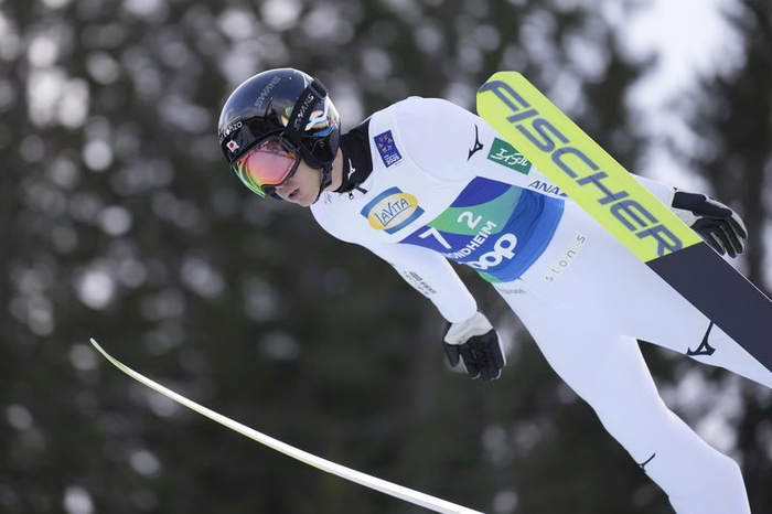 Combinata nordica, comincia la “Grande Fuga”. Senza olimpiadi, chi può si converte al salto con gli sci