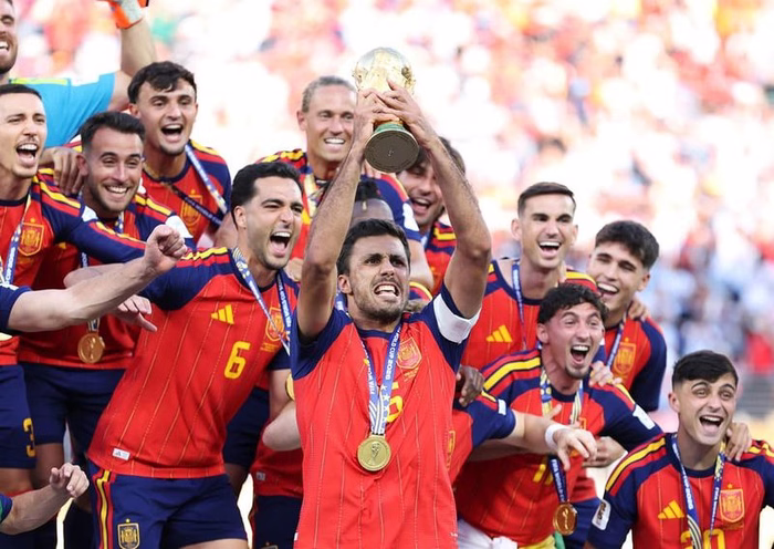 🏆 Rodri è nella LEGGENDA: poker incredibile per lui. Eguagliati Müller, Beckenbauer e Zidane