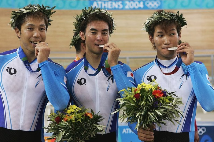 Olympic silver medallist dies after horror crash during bike race