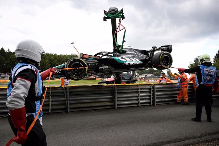 F1:Veja detalhes do assoalho da Mercedes após abandono de Russell