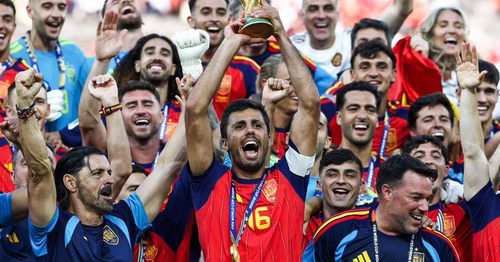 Larmes de Lionel Messi, fête dans les rues en Espagne... La Roja sacrée championne du monde face à l'Argentine