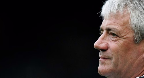 Liverpool presta tributo a Keegan