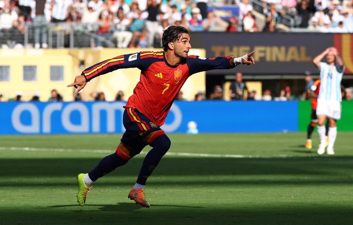 Espanha demora, mas vence a final de maior disparidade da história da Copa