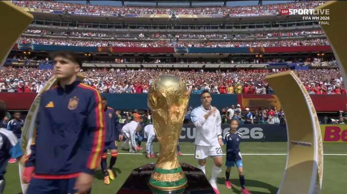 Lautaro Martínez bricht Pokal