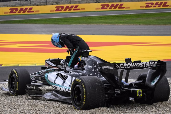 Após abandono, Russell pede à Mercedes um carro igual ao de Antonelli
