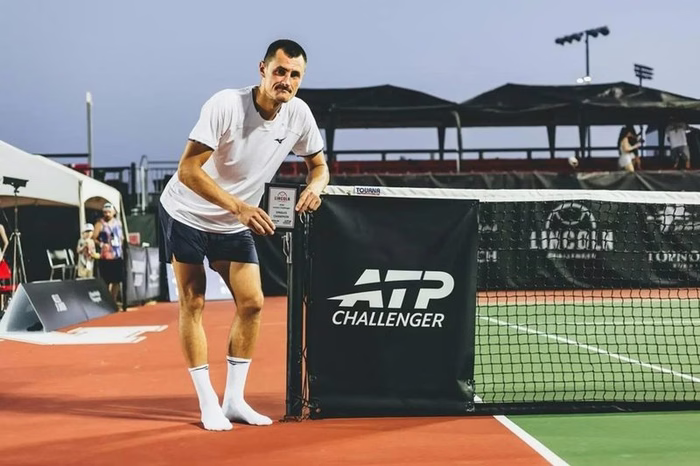 Tomic é campeão de challenger e fatura seu maior título em oito anos