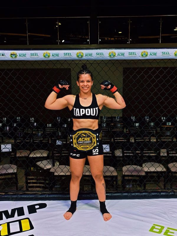 Com finalização no 1º round, Waleska "Felina" fatura cinturão do inédito AFC; veja campeões
