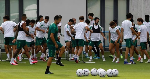 Isco y Abde se entrenan en el césped en una sesión sin Pellegrini