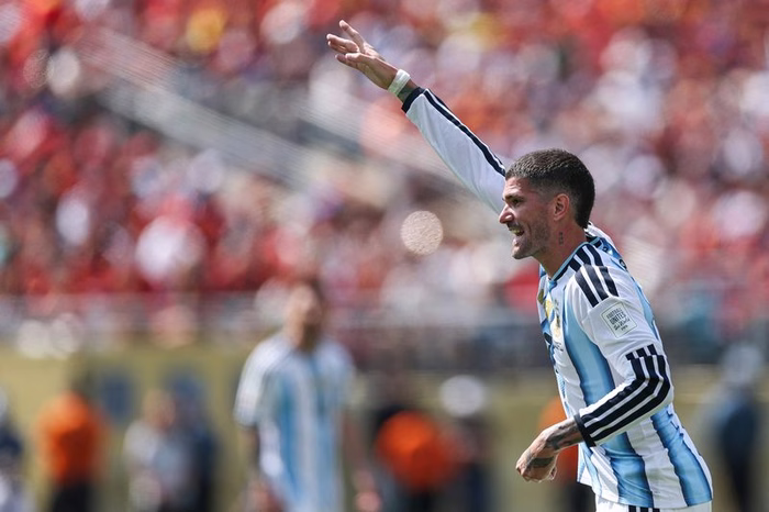 Rodrigo De Paul rebate teorias da conspiração contra a Argentina