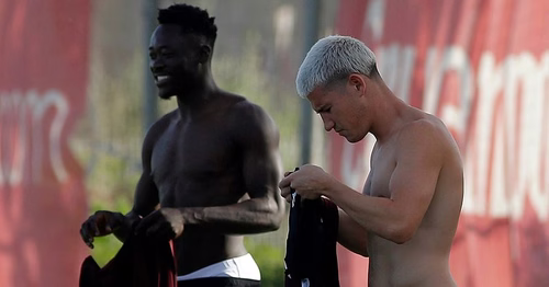 El Sevilla FC gana músculo y tiempo en el mercado con la venta de Akor y el adiós de Nianzou