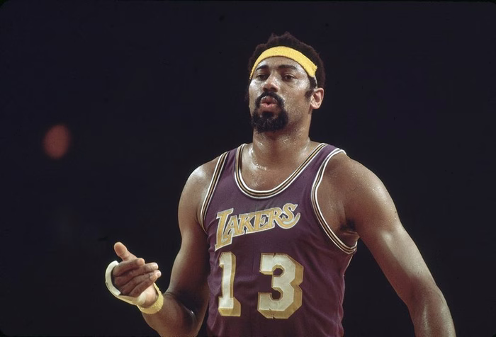 Jaqueta de lenda da NBA é comprada por R$ 15 e leiloada por R$ 450 mil
