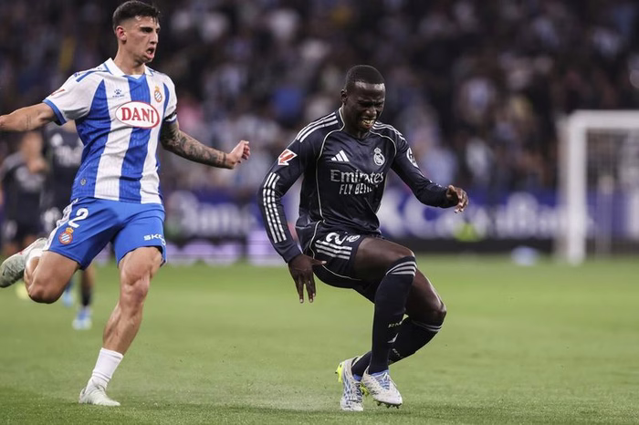 Mendy avanza en su recuperación y regresa al césped de Valdebebas
