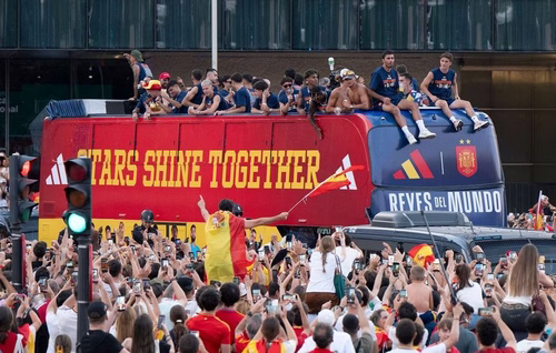 EN IMAGES. La parade des champions du monde espagnols dans les rues de Madrid