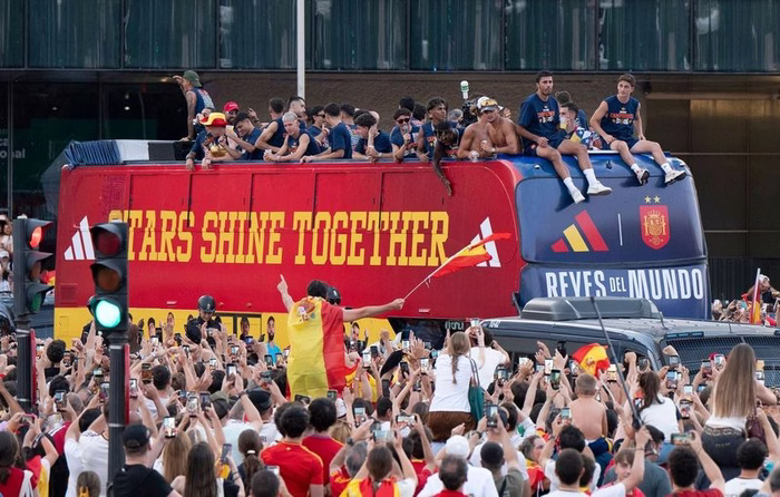 EN IMAGES. La parade des champions du monde espagnols dans les rues de Madrid