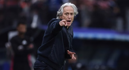 Jesus diz ser natural refrescar seleção mas não é "burro" para mudar a equipa de um dia para o outro