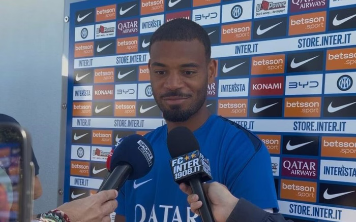 Inter, Diouf: "Rispondo così alla pazza idea di Chivu su di me! E Massolin..."