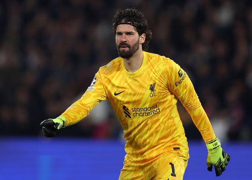 Liverpool poupa Alisson da pré-temporada após participação na Copa do Mundo