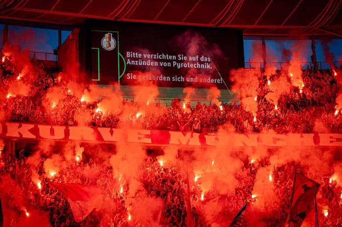 DFB greift durch! Bayern nach Pyro-Eklat hart bestraft