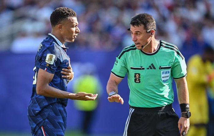 EN IMAGES. Les décisions arbitrales les plus litigieuses de la Coupe du monde 2026