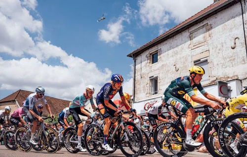EN DIRECT Tour de France : Dernière chance pour les sprinteurs, mais il faudra cravacher... Suivez la 17e étape avec nous