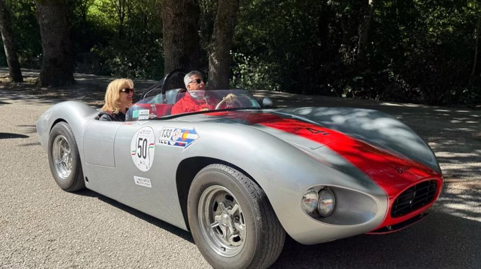 4, come è fatta l'auto sportiva artigianale: motore v8 Chevrolet, design