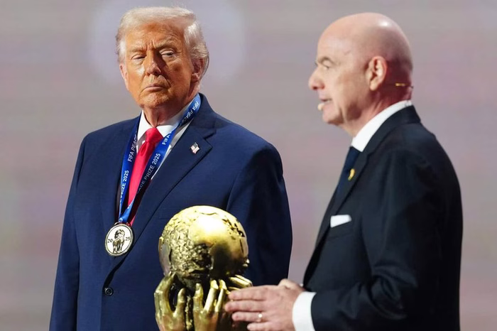 Podiums-Eklat um Trump & Infantino beim WM-Finale