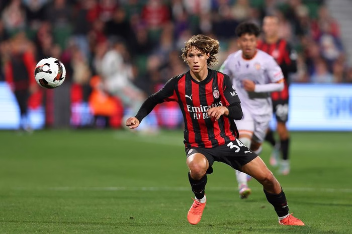 🫂 Comotto si lega al Milan, oggi il rinnovo: tutti i dettagli